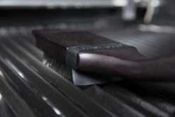 Broil King Holz Grillbürste 47cm Mit Edelstahlborsten + Spritzschutz 7 Broil King Holz Grillbürste 47cm Mit Edelstahlborsten + Spritzschutz -Bbq Discounter 17025 Broil King Holz Grillbuerste 65225 5