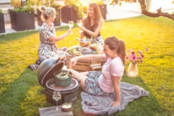 Big Green Egg MiniMax Keramikgrill Mit EGG Carrier Inkl. Zubehörpaket Mit Looftlighter -Bbq Discounter Big Green Egg MiniMax Campinggrill 1