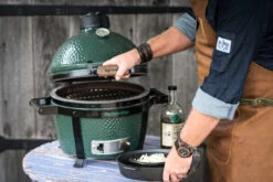 Big Green Egg MiniMax Keramikgrill Mit EGG Carrier Inkl. Zubehörpaket Mit Looftlighter -Bbq Discounter Big Green Egg MiniMax Tischgrill Kompakt 1