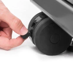 Broil King Imperial 590 IR Black Gasgrill - Modell 2023 - SMART Deal Inkl. Grillfürst Grill Control 31 Broil King Imperial 590 IR Black Gasgrill - Modell 2023 - SMART Deal Inkl. Grillfürst Grill Control -Bbq Discounter Broil King Gasgrill Imperial Laufrollen festellbar