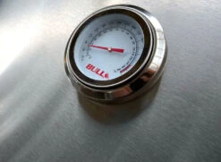 BULL Plancha Grill - Gasgrill 6 BULL Plancha Grill - Gasgrill -Bbq Discounter Bull Plancha Griddle Grillstation Thermometer Detail 73008CEBU 3 1624532633