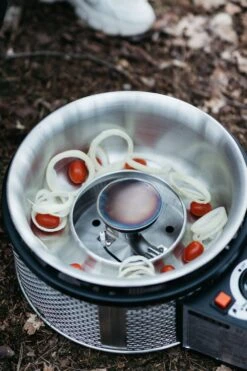 Cobb Grill Premier Gas Deluxe 2.0 - Gasgrill - Kartuschenanschluss - Modell 2023 -Bbq Discounter Cobb Grill Premier Gas Deluxe Innenschale zum Garen Beilagen