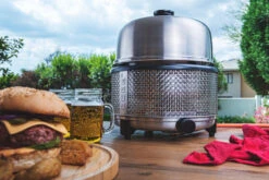 Cobb Grill Premier+ Gas Deluxe Gasgrill 50mbar - Modell 2023 -Bbq Discounter Cobb Premier Plus Deluxe Tischgrill Lifestyle