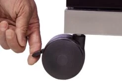 Grillfürst G620E 6-Brenner Gasgrill Mit Hochtemperaturbrenner, Heckbrenner Und Edelstahl Rosten - X-DEAL Inkl. Zubehörpaket 33 Grillfürst G620E 6-Brenner Gasgrill Mit Hochtemperaturbrenner, Heckbrenner Und Edelstahl Rosten - X-DEAL Inkl. Zubehörpaket -Bbq Discounter Grillfuerst Gasgrill G620E Lenkrollen mit Feststellbremse