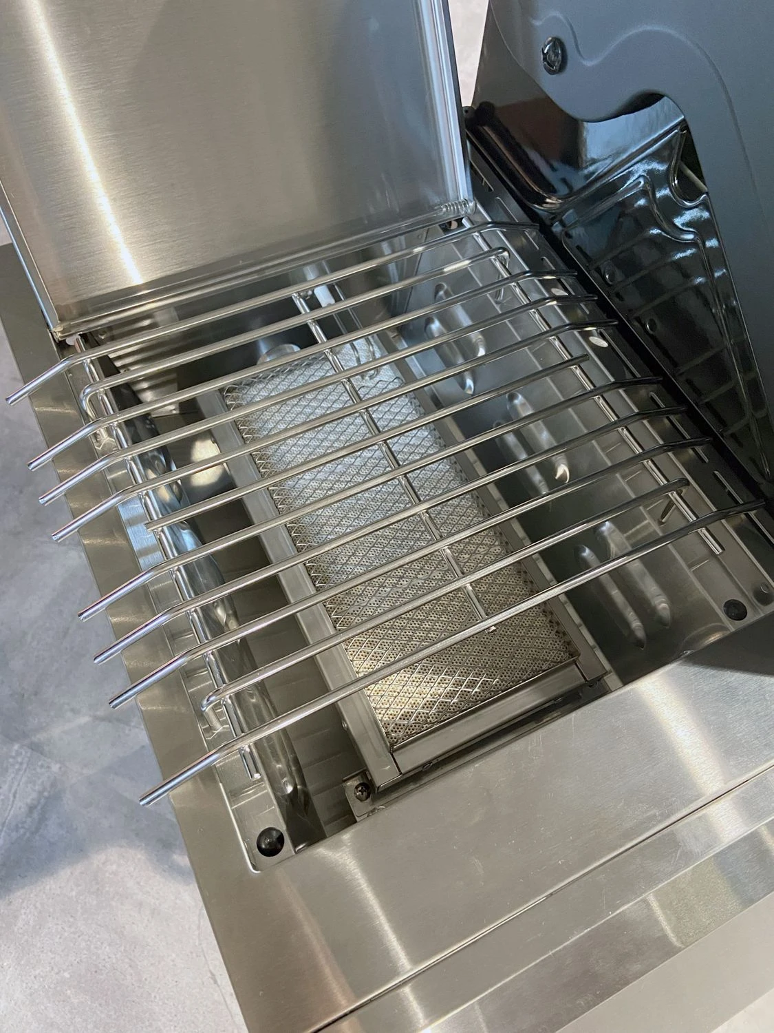 Grillfürst G620E 6-Brenner Gasgrill Mit Hochtemperaturbrenner, Heckbrenner Und Edelstahl Rosten - X-DEAL Inkl. Zubehörpaket 9 Grillfürst G620E 6-Brenner Gasgrill Mit Hochtemperaturbrenner, Heckbrenner Und Edelstahl Rosten - X-DEAL Inkl. Zubehörpaket – Bild 9