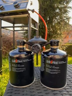 Grillfürst Kombi Kartuschen-Druckregler 50 Mbar - Für Den Anschluss Von 2 Gaskartuschen -Bbq Discounter Grillfuerst Kombi Kartuschen Druckregler Kompaktgrill 1