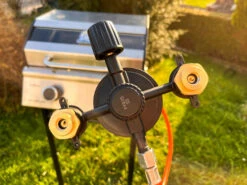 Grillfürst Kombi Kartuschen-Druckregler 50 Mbar - X-DEAL Inkl. 12 Grillfürst Gaskartuschen -Bbq Discounter Grillfuerst Kombiregler Schraubkartuschen