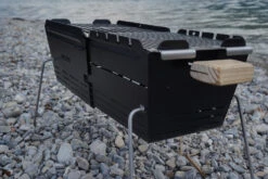 Knister Grill Original - Ausziehbarer Holzkohle Kompaktgrill -Bbq Discounter Knister Grill Beine auf Steinen