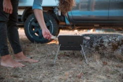 Knister Grill Small - Holzkohle Kompaktgrill -Bbq Discounter Knister Grill Campinggrill Beine Wiese