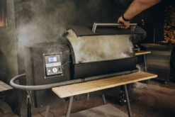 Moesta Pelletgrill Sheriff Inklusive Bambus Ablagebrett - Modell 2023 -Bbq Discounter Moesta Pelletgrill Sheriff Anwendung