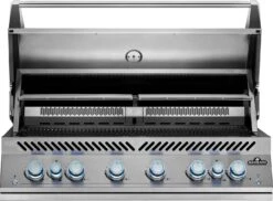 Napoleon 700-Series 44" BIG44 Edelstahl Einbaugrill Inkl. Drehspieß - Modell 2023 -Bbq Discounter Napoleon Einbaugrill BIG44 Warmhalterost vorne