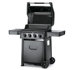 Napoleon Freestyle 425 Gasgrill, Graphit - Modell 2023 - X-DEAL Inkl. Drehspiess 18 Napoleon Freestyle 425 Gasgrill, Graphit - Modell 2023 - X-DEAL Inkl. Drehspiess -Bbq Discounter Napoleon Freestyle 425 graphit side Deckel offen 1