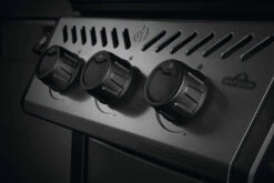 Napoleon Freestyle 365 Gasgrill, Graphit - Mit Seitenbrenner - Modell 2023 - X-DEAL Inkl. Abdeckhaube Und Gussplatte 26 Napoleon Freestyle 365 Gasgrill, Graphit - Mit Seitenbrenner - Modell 2023 - X-DEAL Inkl. Abdeckhaube Und Gussplatte -Bbq Discounter Napoleon Freestyle Bedienknoepfe