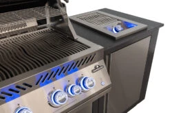 Napoleon Outdoor Küche Oasis Compact 105 Mit BIG32 Einbaugrill Und Einbau Sizzle Zone - Inkl. Arbeitsplatte Aus Feinsteinzeug 11 Napoleon Outdoor Küche Oasis Compact 105 Mit BIG32 Einbaugrill Und Einbau Sizzle Zone - Inkl. Arbeitsplatte Aus Feinsteinzeug -Bbq Discounter Napoleon Oasis Compact BIG32 Sizzle Zone Seitenbrenner