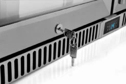 Napoleon Outdoor - Kühlschrank, 210 Liter, 2-türig Mit Doppelverglasung Und LED Beleuchtung - Wasserdicht Nach IP24 -Bbq Discounter Napoleon Outdoor Kueche Kuehlschrank 2 tuerig Schloss