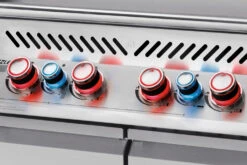 Napoleon Prestige Pro 500-3 Edelstahl Gasgrill Inkl. Drehspieß - Modell 2023 - SMART Deal Inkl. Grillfürst Grill Control -Bbq Discounter Napoleon Prestige Pro 500 safety glow Drehknopfbeleuchtung