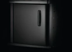 Napoleon Rogue SE 425 Gasgrill, Schwarz Mit Gussrosten - Hero Modell 2023 Inkl. Drehspieß - SMART Deal Inkl. Grillfürst Grill Control -Bbq Discounter Napoleon Rogue SE 425 Unterschrank Tueren schwarz