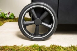 Outdoorchef Gas Kugelgrill Arosa 570 G Evo Black Style - Inkl. Blazing-/Cooking Zone Kit Plus 21 Outdoorchef Gas Kugelgrill Arosa 570 G Evo Black Style - Inkl. Blazing-/Cooking Zone Kit Plus -Bbq Discounter Outdoorchef Arosa Gas Kugelgrill 570G EVO Black Style Laufraeder