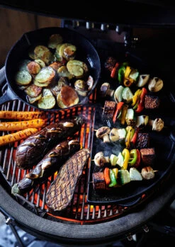 The Bastard Keramikgrill Urban Medium - Complete - Schwarz Matt - Modell 2023 -Bbq Discounter The Bastard Medium Grillflaeche Pfanne