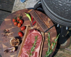 The Bastard Keramikgrill Urban Small - Schwarz Matt - Modell 2023 -Bbq Discounter The Bastard Urban Small Keramikgrill Deckelgriff