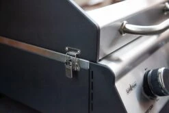 Grillfürst G201E 2-Brenner Gasgrill Portabel V2 - Campinggrill / Balkongrill 50mbar - Inkl. Untergestell -Bbq Discounter grillfuerst g201 verschluss 1